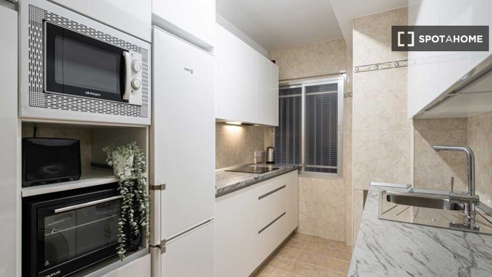 Double room Madrid, 4 beds — photo 47