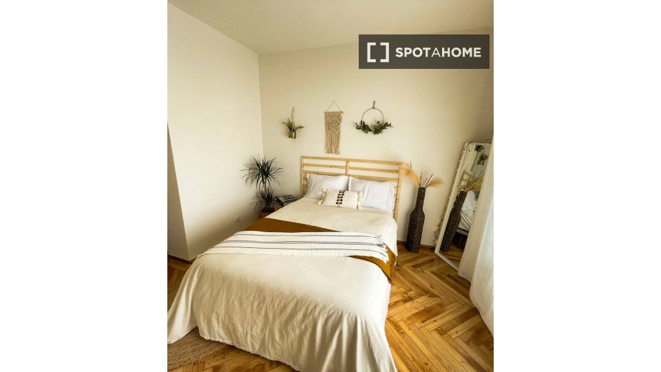 Double room Madrid, 7 beds — photo 23