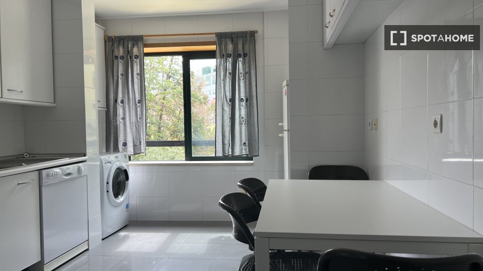 Apartment Lisbon, 3 beds, 90m² — photo 2