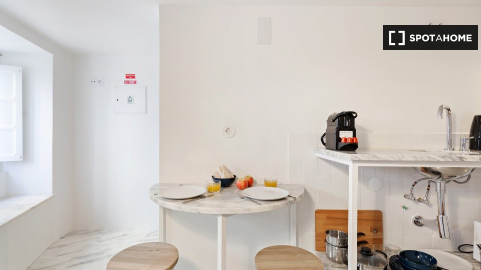 Apartment Lisbon, 1 bed — photo 3