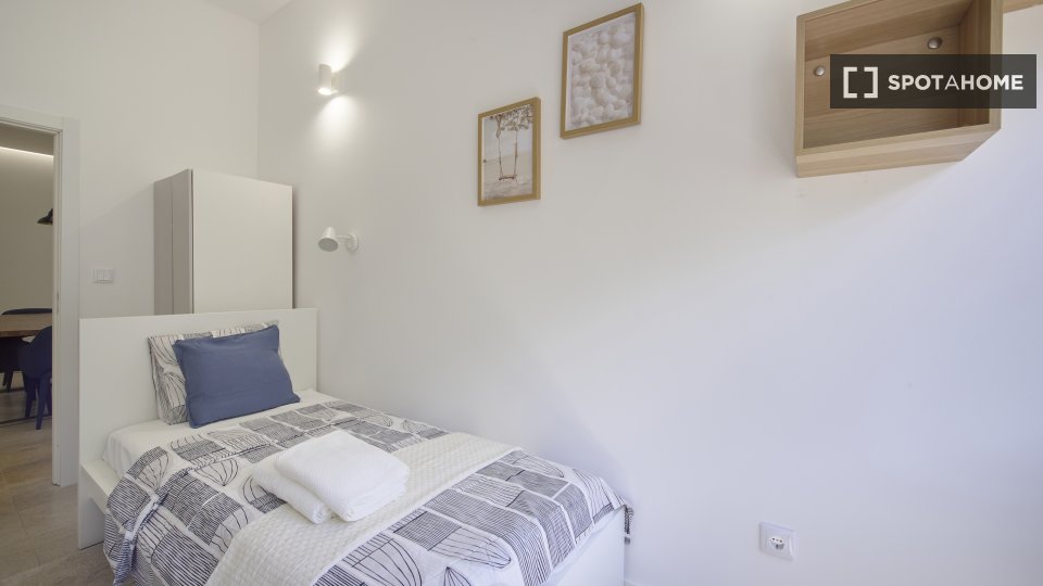 Double room Lisbon, 9 beds — photo 15