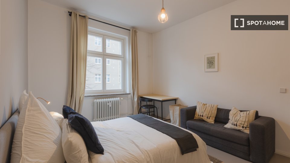 Double room Berlin, 9 beds, 50m² — photo 8