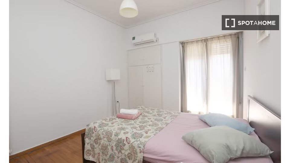 Double room Athens, 5 beds — photo 11