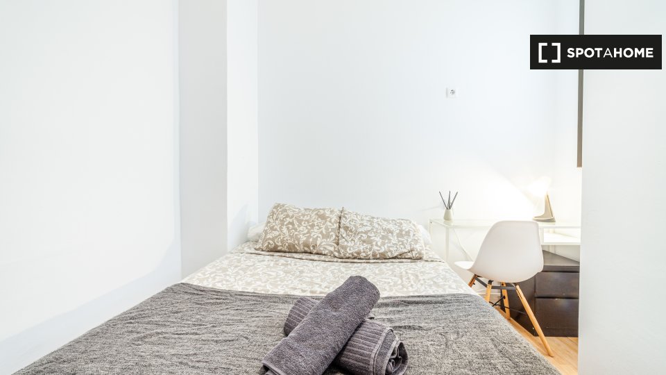 Double room Barcelona, 19 beds, 320m² — photo 1