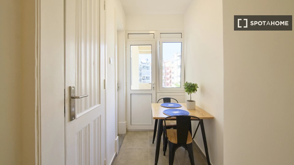 Double room Lisbon, 6 beds — photo 19