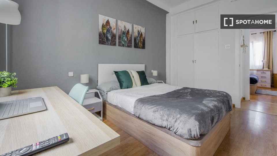 Double room Madrid, 6 beds, 150m² — photo 15