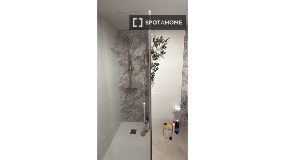 Double room Alicante, 2 beds, 75m² — photo 11