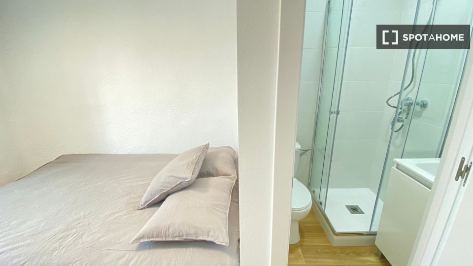 Double room Madrid, 5 beds — photo 11