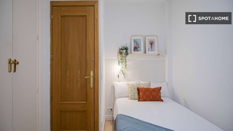 Double room Madrid, 25 beds — photo 18
