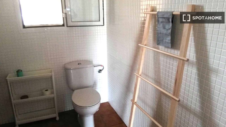 Double room Valencia, 3 beds — photo 12