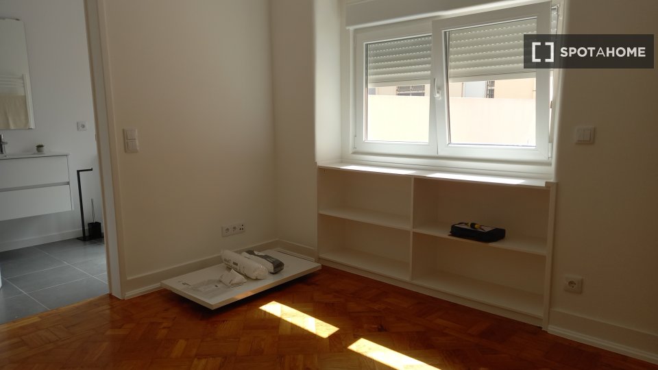 Double room Lisbon, 5 beds, 130m² — photo 5