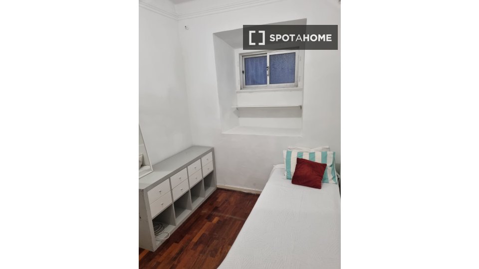 Apartment Lisbon, 3 beds, 96m² — photo 3