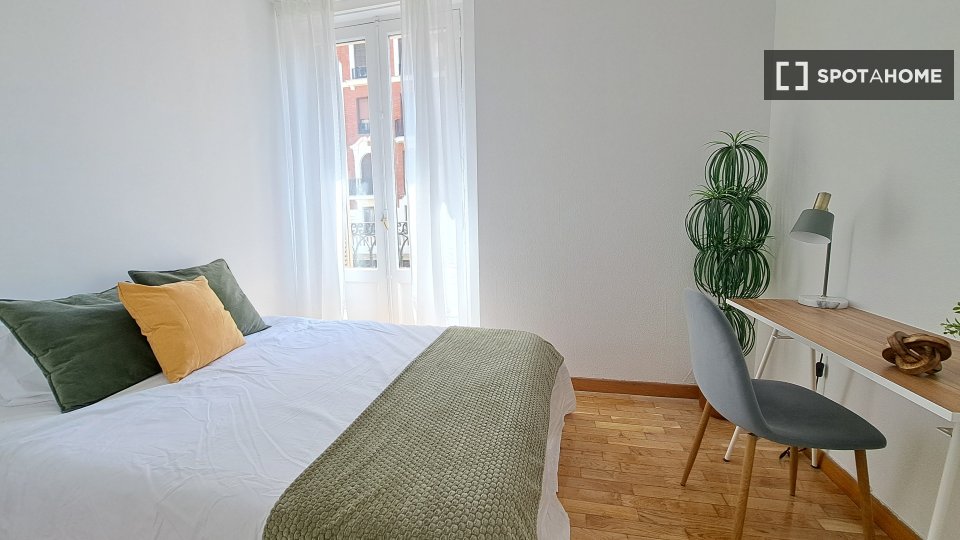 Double room Madrid, 5 beds — photo 1