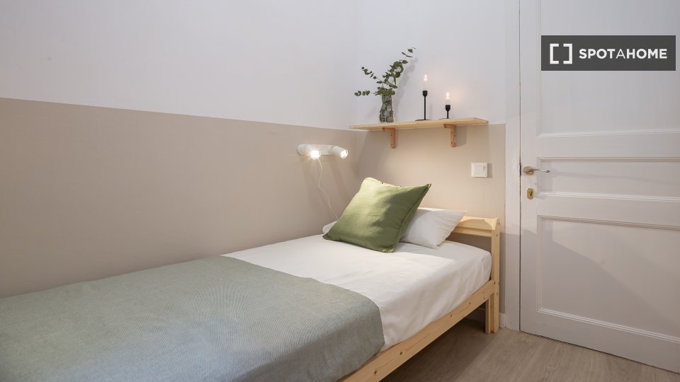 Double room Barcelona, 4 beds, 90m² — photo 4