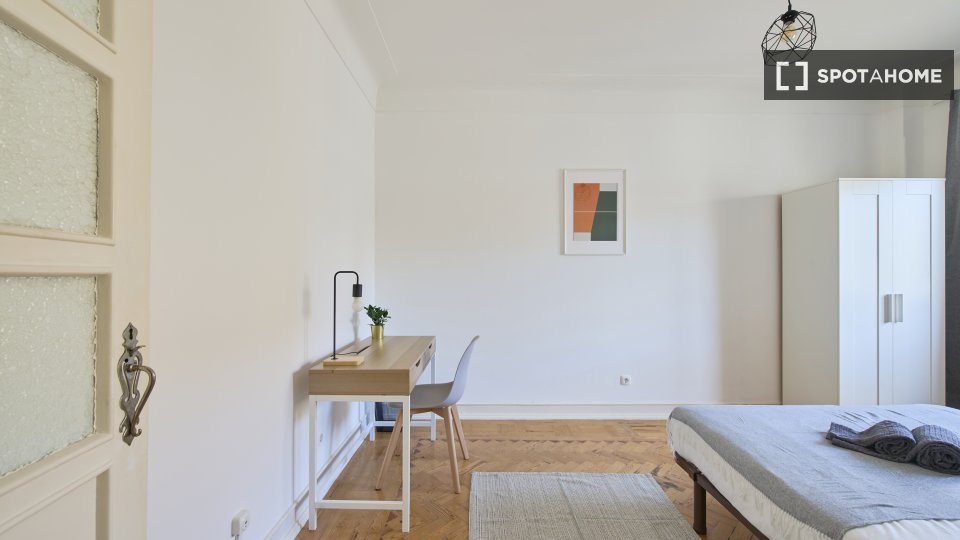 Double room Lisbon, 5 beds — photo 10