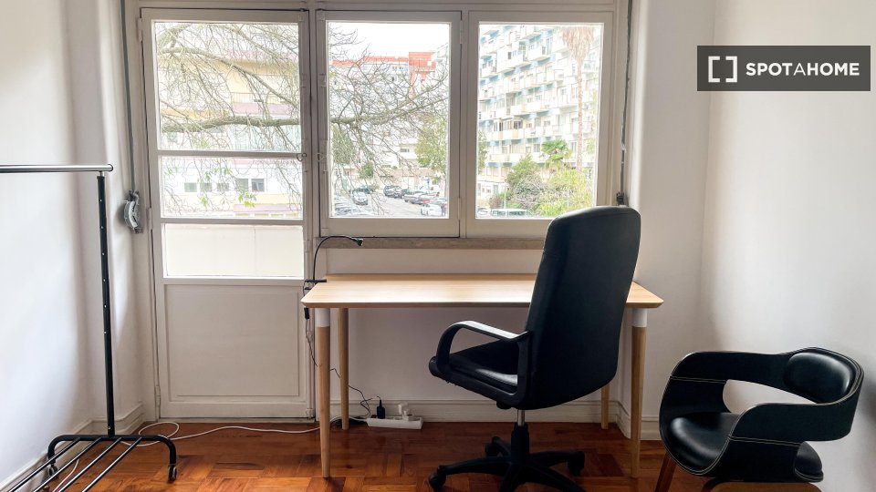 Double room Lisbon, 2 beds, 80m² — photo 8