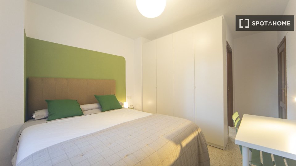 Double room Granada, 4 beds — photo 17