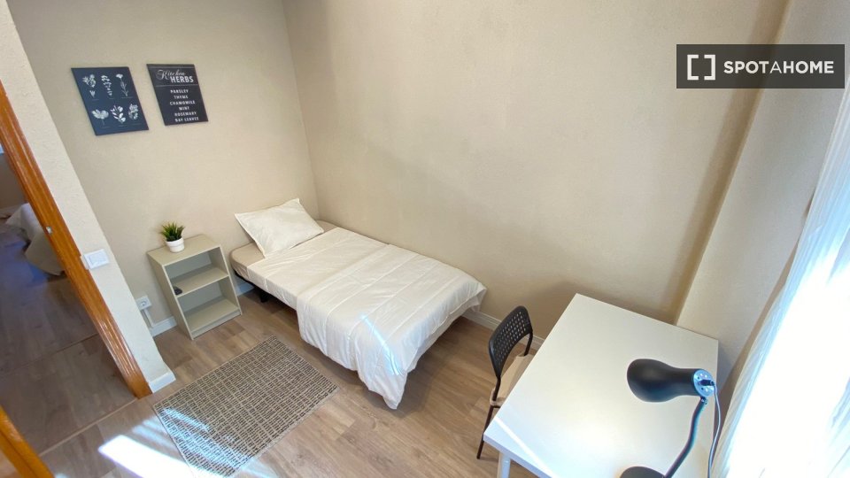 Double room Madrid, 4 beds — photo 15
