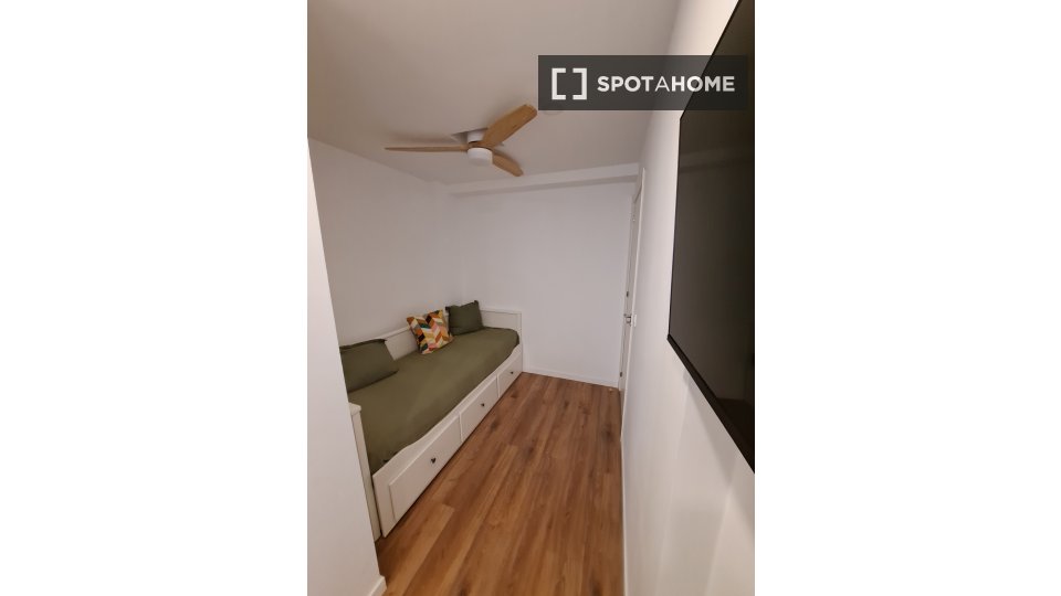 Double room Valencia, 4 beds, 75m² — photo 17