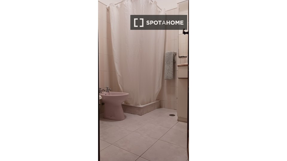 Double room Lisbon, 4 beds, 120m² — photo 9