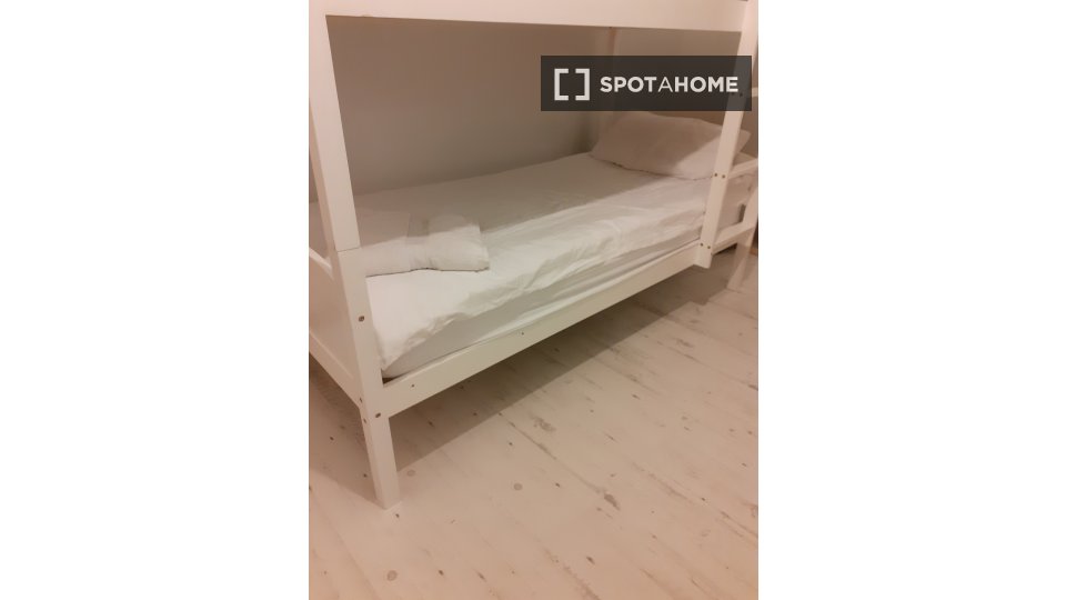 Double room London, 3 beds, 70m² — photo 28