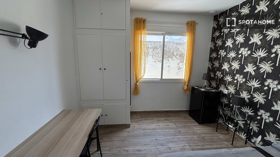 Habitación en piso compartido en alquiler en Mentidero, Cádiz.