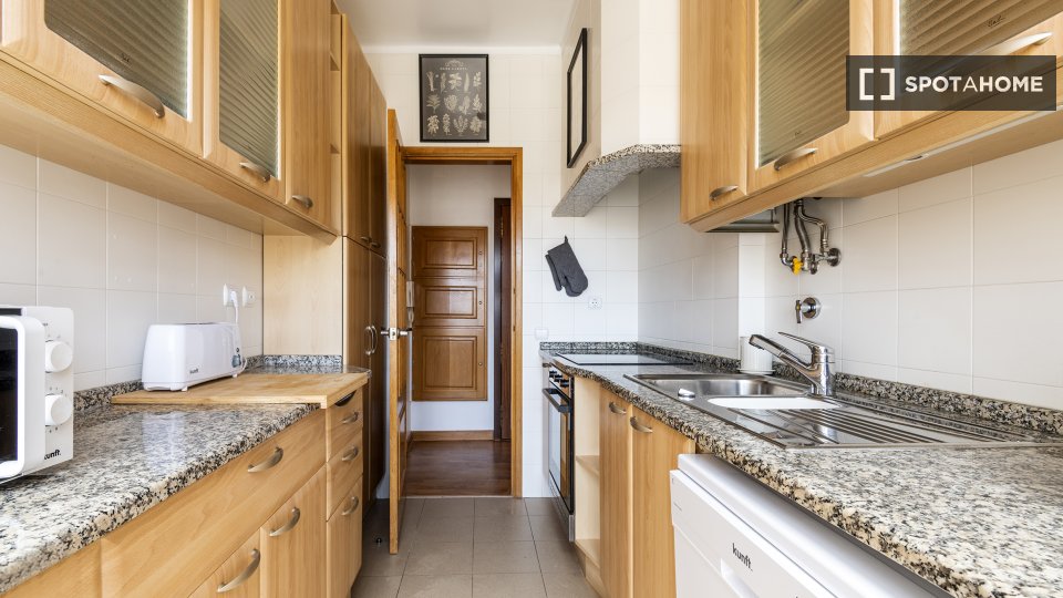 Apartment Lisbon, 2 beds, 65m² — photo 19