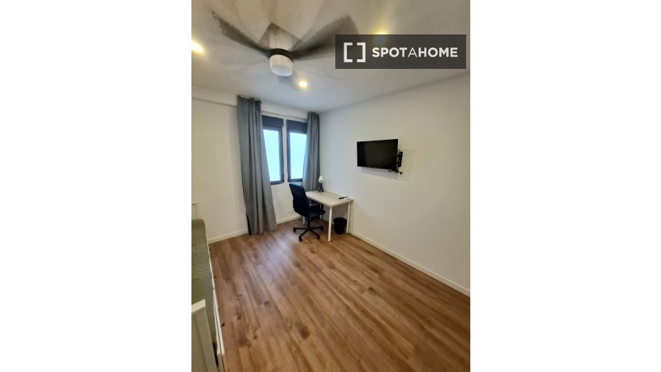 Double room Valencia, 4 beds, 75m² — photo 9