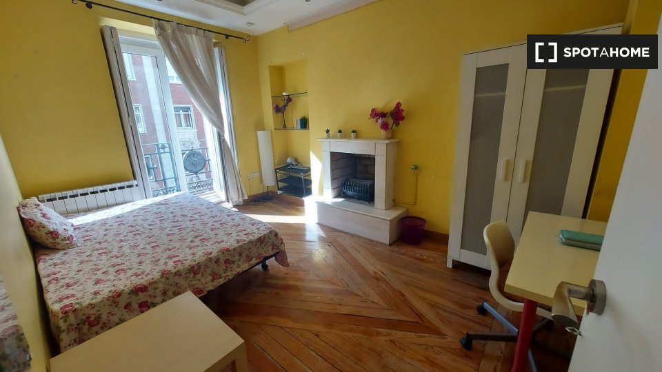 Double room Madrid, 7 beds, 180m² — photo 1