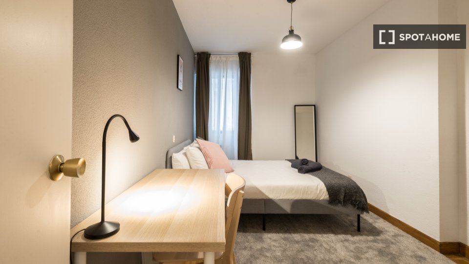 Double room Madrid, 5 beds, 175m² — photo 4