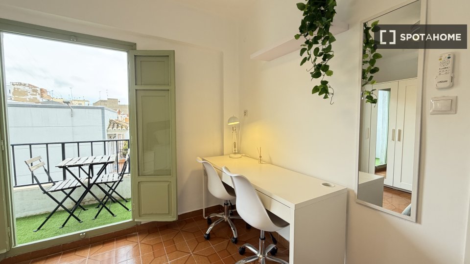 Double room Valencia, 4 beds, 75m² — photo 1