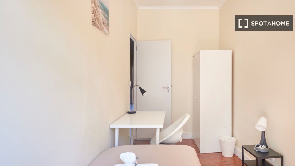 Double room Lisbon, 6 beds — photo 5