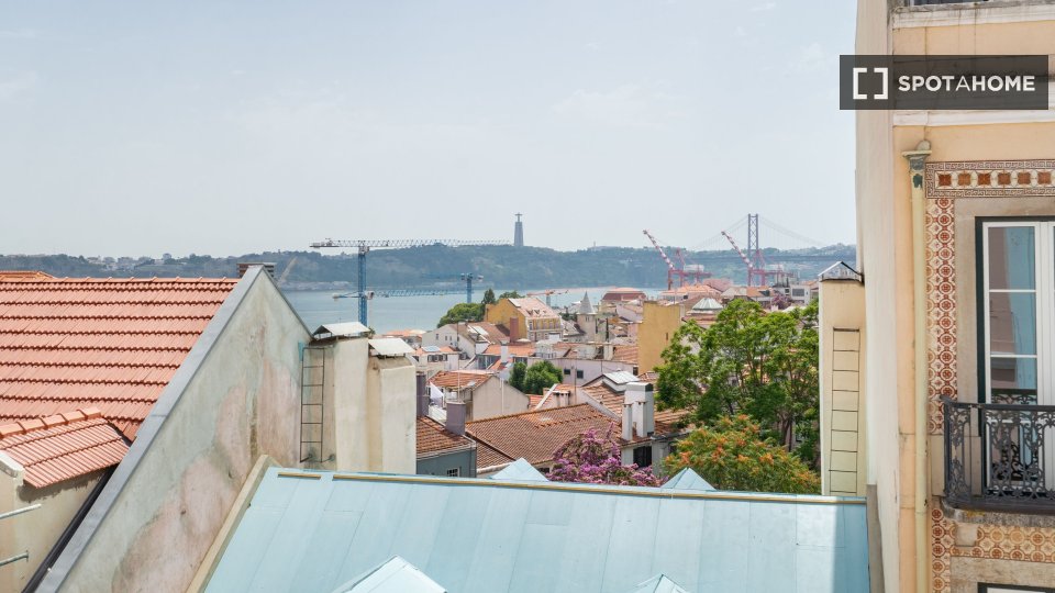 Apartment Lisbon, 2 beds, 65m² — photo 14