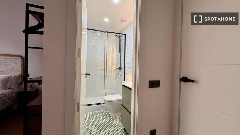 Double room Barcelona, 5 beds — photo 19