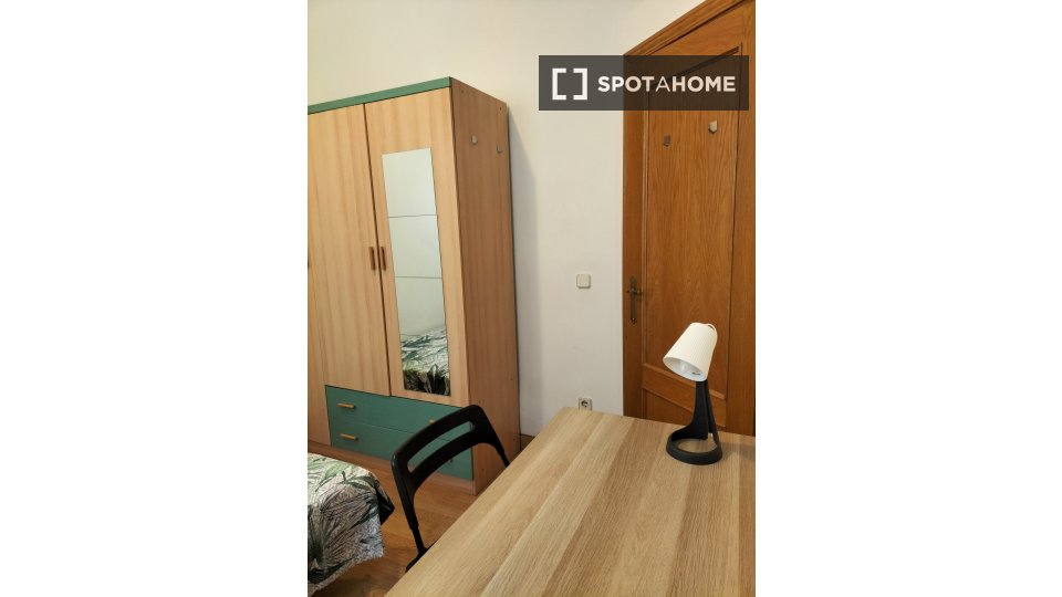 Double room Madrid, 7 beds, 90m² — photo 16