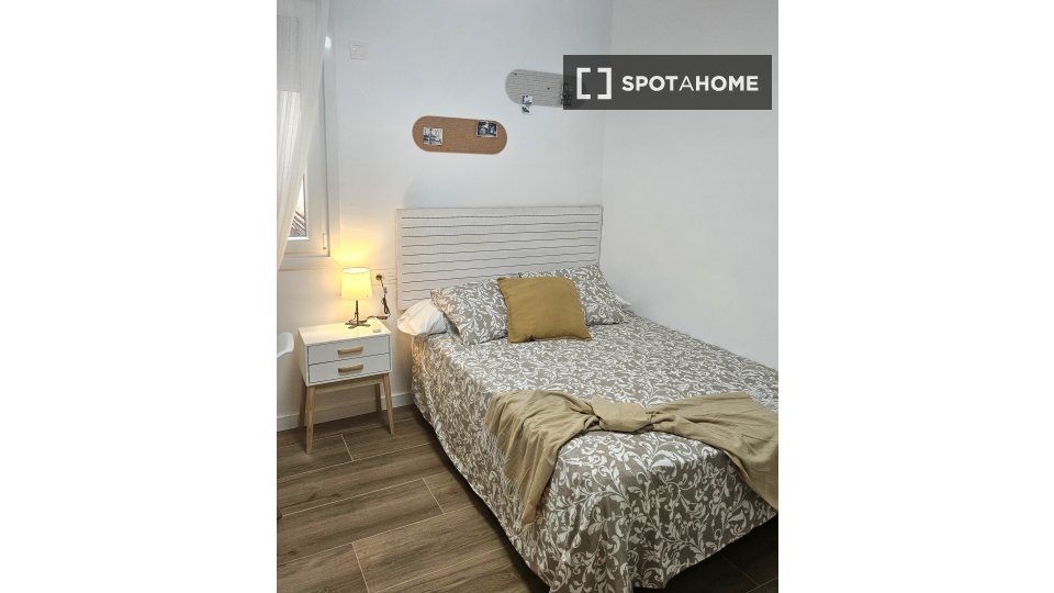 Double room Zaragoza, 5 beds, 116m² — photo 2