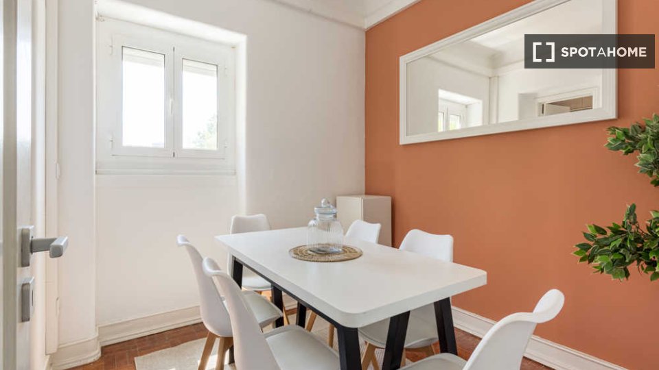 Double room Lisbon, 5 beds — photo 73