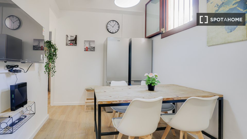 Double room Barcelona, 5 beds — photo 9
