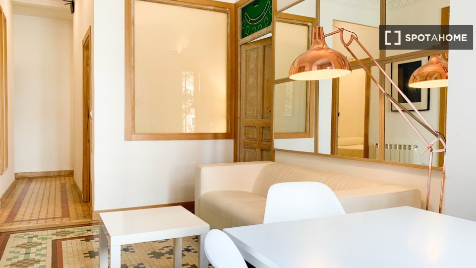Double room Madrid, 4 beds, 60m² — photo 9