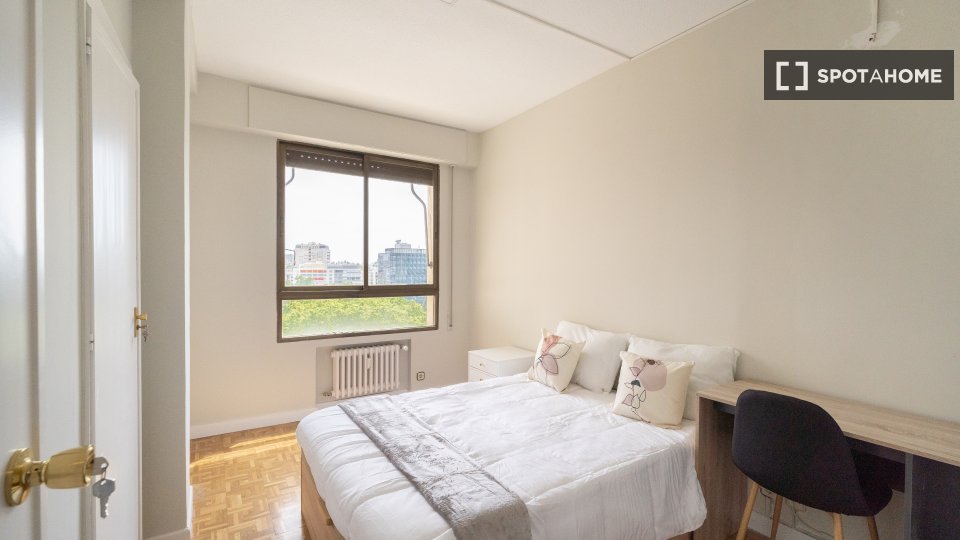 Double room Madrid, 5 beds — photo 12