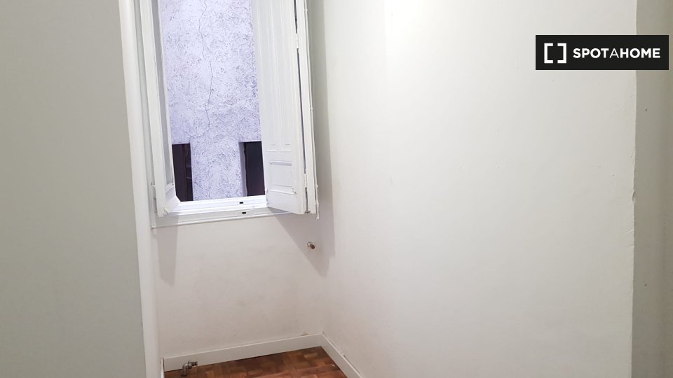 Double room Madrid, 8 beds, 170m² — photo 7