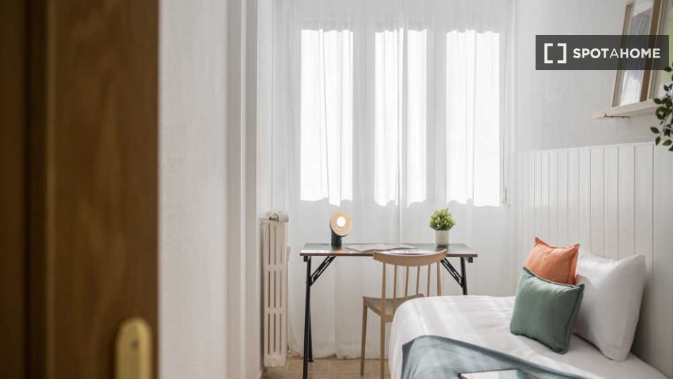 Double room Madrid, 25 beds — photo 30