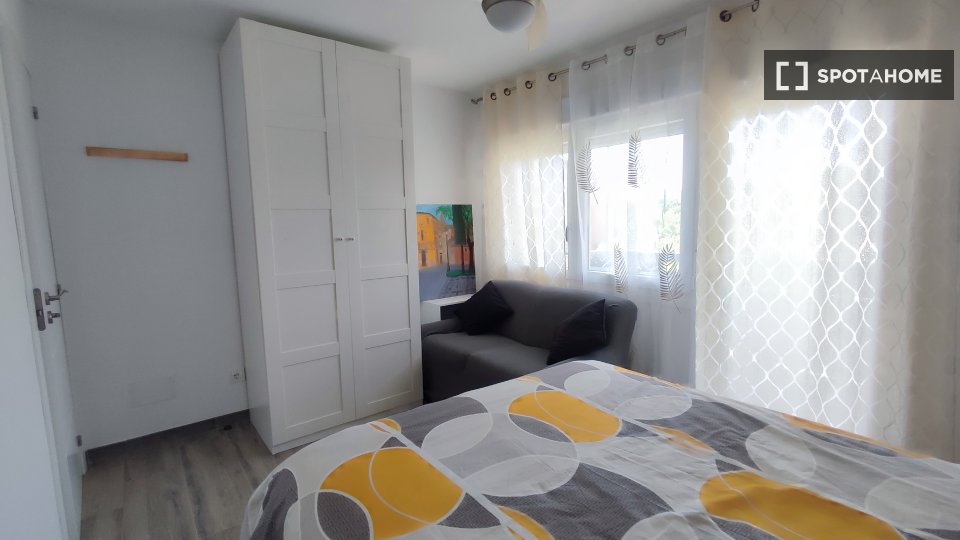 Double room Madrid, 3 beds, 85m² — photo 8