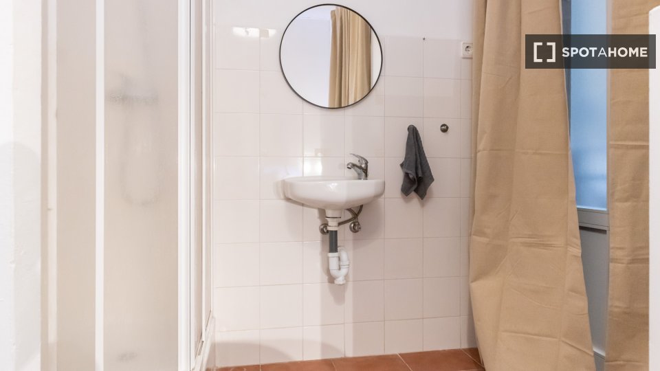Double room Madrid, 7 beds, 160m² — photo 30