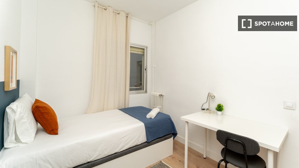 Double room Madrid, 5 beds — photo 14