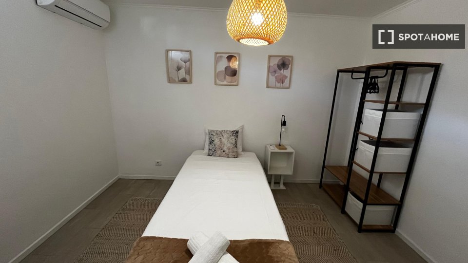 Double room Porto, 3 beds, 85m² — photo 17