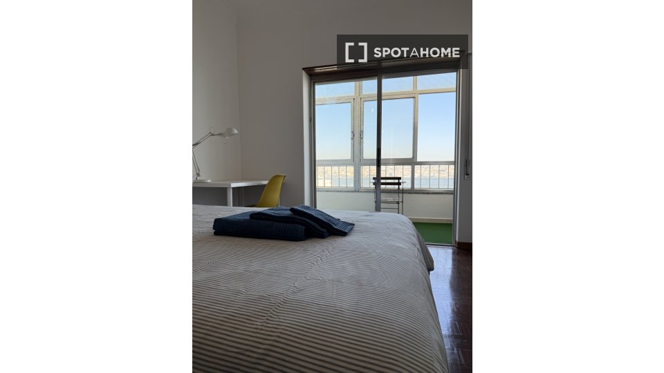 Double room Lisbon, 4 beds, 124m² — photo 3