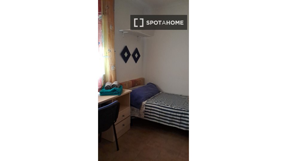 Double room Madrid, 4 beds, 140m² — photo 9