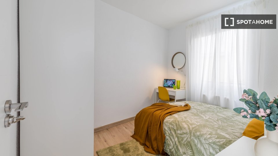 Double room Madrid, 4 beds — photo 4