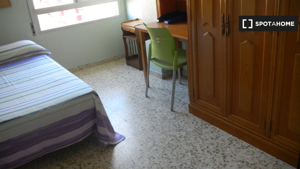 Double room Valencia, 3 beds, 115m² — photo 20